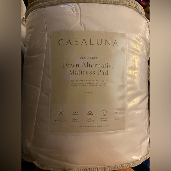 NWT Casaluna Mattress Pad